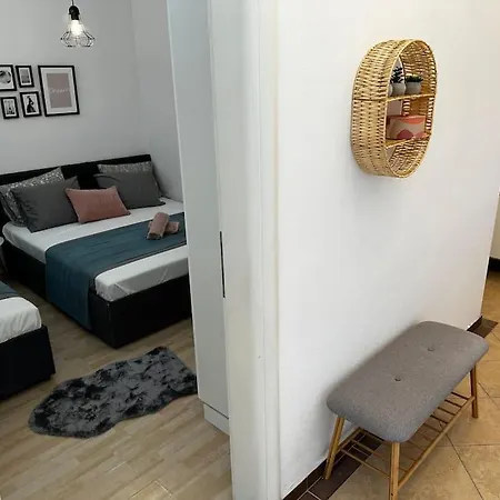 Beautiful Fully Renovated By The Sea, Large Balcony With Enchanting Views Апартаменты *