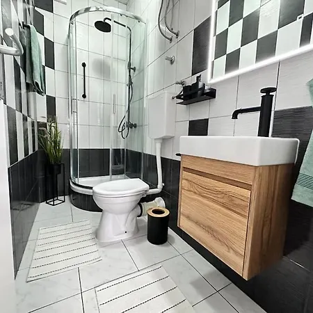 Beautiful Fully Renovated By The Sea, Large Balcony With Enchanting Views 公寓 *