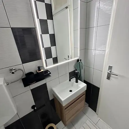 Beautiful Fully Renovated By The Sea, Large Balcony With Enchanting Views 公寓 内乌姆