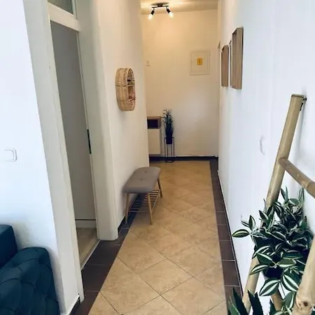 Beautiful Fully Renovated By The Sea, Large Balcony With Enchanting Views 公寓