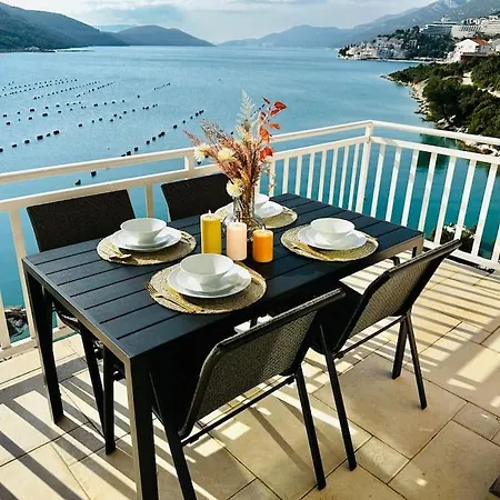Beautiful Fully Renovated By The Sea, Large Balcony With Enchanting Views Neum