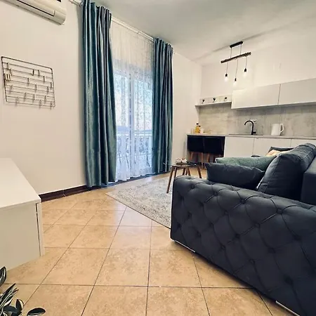 Апартаменты Beautiful Fully Renovated By The Sea, Large Balcony With Enchanting Views